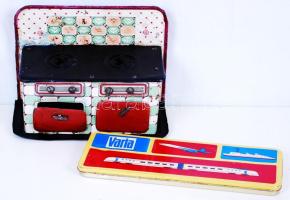 BUCO retró játéktűzhely és egy tolltartó /  Vintage toy stove and pencil case