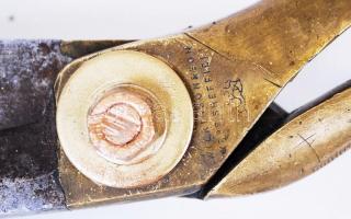 T. Wilkinson & Son Makers Sheffield, régi, acél szabóolló réz nyéllel (a csavarja új) / 
Vintage...