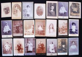 cca 1870-1910 Gyermekek 21 keményhátú fotó klf műtermekből / Vintage photos of children 7x9 cm