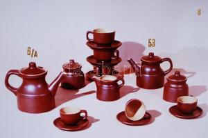 cca 1970 32 színes fotóbül álló katalógus a Herendi Porcelángyár majolikagyárának termékeiből.