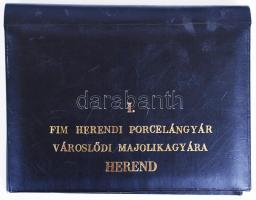 cca 1970 32 színes fotóbül álló katalógus a Herendi Porcelángyár majolikagyárának termékeiből