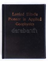 Minikönyv:Loránd Eötvös: Pioneer in Applied Geophysics. Angol nyelvű. Budapest 1985. Zrinyi Nyomda. Sorszámozott. Bőr kötésben