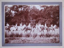cca 1910 Fotóalbum 21 db fényképpel egy katonai (Kisbér?) mén-telepről, ménesről (13x18 cm) / Milita...