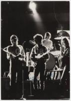 cca 1965 Beatles együttes tagjait ábrázoló koncertfotó a négy tag saját kezű aláírásával! / cca 1965 Beatles photo with original autograph of the four Beatles 11x15 cm