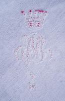 cca 1900 Damaszt abrosz hímzett nemesi címerrel / 
Damask tablecloth with embroidered coat of arms, ...