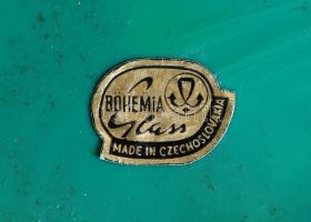 Bohemia malachit üveg tétel: doboz 12×9×5 cm, hamuzó tálka  12×9×3 cm, ékszeres dobozka tető nélkül ...