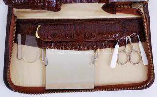 Cca 1960 pipere készlet műbőr tokban, hiánytalan, 28×15 cm