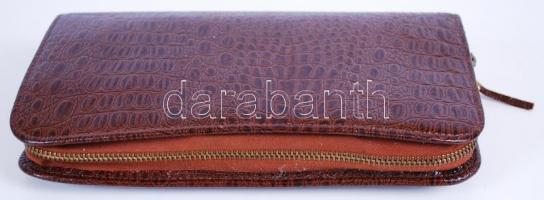 Cca 1960 pipere készlet műbőr tokban, hiánytalan, 28×15 cm