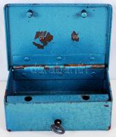 Régi kis pénzkazetta kulccsal / 
Vintage money box with key, 15x10,5x5,5cm