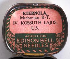 Komplett, doboznyi Genuine Edison Bell gramofontű a magyar forgalmazó reklámkártyájával /
A complete...