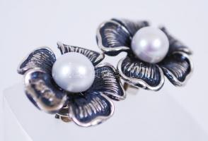 Ezüst (Ag) fülbevaló pár tenyésztett gyönggyel /  A pair of silver earrings with cultured pearls, br: 4,9gr