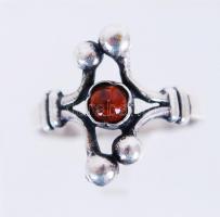 Art deco ezüst (Ag) gyűrű borostyánnal és egy csónak alakú ezüst (Ag) medál / 
Art deco silver ring ...