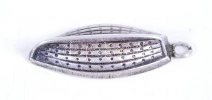 Art deco ezüst (Ag) gyűrű borostyánnal és egy csónak alakú ezüst (Ag) medál / 
Art deco silver ring ...