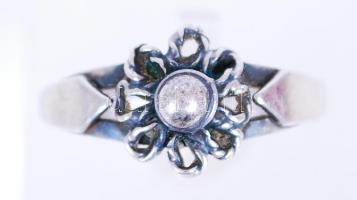 Ezüst (Ag) gyűrű / 
Silver ring, s: 55, 2,6gr