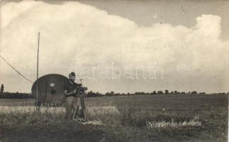 Observer soldier with radar, photo (fa)