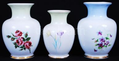 Hollóházi virág mintás vázák, jelzettek, hibátlanok, matricásak, összesen: 3 db m:14, m:17 (2×)/Hollohaza porcelain vases