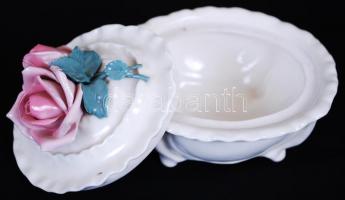 Rózsával díszített, jelzett Ens porcelán bonbonniere, hibátlan / 
Ens porcelain bonbonniere with a r...