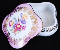 Matricás, aranyozott, jelzett porcelán ékszeres dobozka / 
Jewellery box, 6x6x3cm