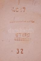 Madárkával díszített, kézzel festett, mázas, jelzett kerámia dísztál Steig István (1908-1982) szeksz...