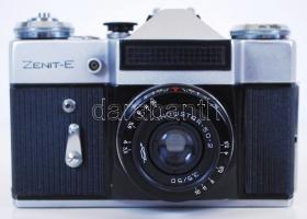 Zenit-E fényképezőgép Industar 50-2 3,5/50 objektívvel, bőr tokban, jó állapotban / Photo camera in leather case