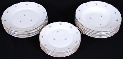 Csehszlovák jelzett 6 személyes tányér készlet: 6 db mélytányér, 6 db lapostányér, 6 db süteményes-t...