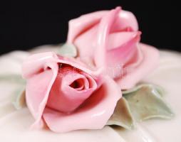 Kézzel festett rózsás jelzett ENS porcelán bonbonier (apró sérülés a rózsán) /
Handpainted  ENS chin...