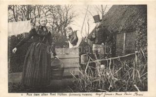 Amt Hütten women with gentleman, water carrying