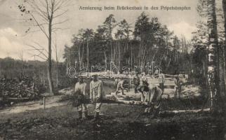 Reinforcement of the bridge in Pinsk Marshes, German soldiers, WWI (fa)