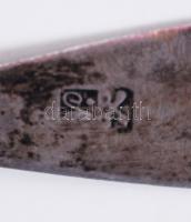 Ezüst (Ag.) mokkáskanál, jelzett, nettó: 6,3 g, h: 11 cm, + fém fűszertartó üveg betét nélkül / Silv...