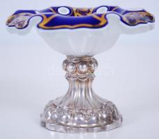 cca 1850 13 latos (812/1000), poncolt ezüst (Ag) talpon álló kis fűszertartó, színtelen és kék-fehér...