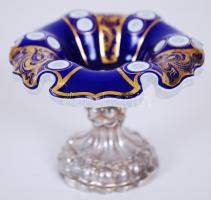 cca 1850 13 latos (812/1000), poncolt ezüst (Ag) talpon álló kis fűszertartó, színtelen és kék-fehér...