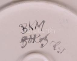 Bakos Orsi (keramikus): Kézzel festett fali dísztál. Jelzett, hibátlan, d:30 cm