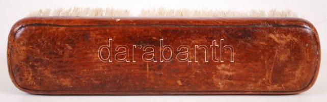 cca 1930 Ruhakefe bőrbevonattal / 
Cloth brush with leather cover, 16cm
