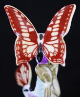 Lepkék. Jelzett román porcelán figura, hibátlan, kézzel festett, m:12 cm / Porcelain figures