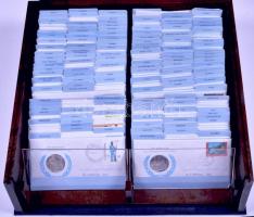 Komplett 144db-ból álló érmés boríték gyűjtemény elsőnapi bélyegzéssel kizárólag különféle nemzetek ...