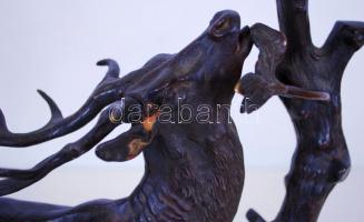 Szarvas a faágnál. Öntöttvas szobor  / Iron statue of a deer, 35x37 cm
