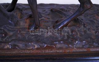 Szarvas a faágnál. Öntöttvas szobor  / Iron statue of a deer, 35x37 cm