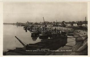 Komárom port with ships