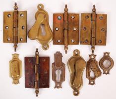 10db régi, réz címer és zsanér /  Vintage brass escutcheon plates and hinges