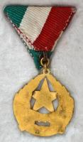 1957. "Munkás-Paraszt Hatalomért Emlékérem" mellszalaggal dísztokban T:1- ~20.000 adományo...