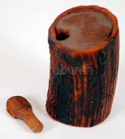 Szarvasagancsból és fából készített sótartó / 
Salt from antler and wood, 8,5x4cm
