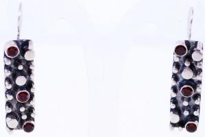 Egy pár, kézzel készített ezüst (Ag) fülbevaló gránátokkal / 
A pair of hand made silver earrings wi...