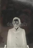 cca 1900 11db üvegnegatív családi felvételekkel, eredeti Helios-Platten dobozban / 
Vintage glass ne...