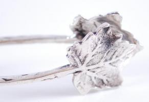 Juhar leveles díszítésű ezüst (Ag.) cukorfogó, jelzett, nettó: 20 g, h:11 cm /
Antique silver sugar ...