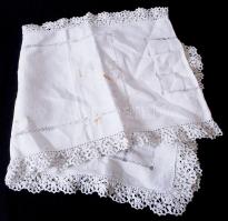 cca 1930 Horgolt szegélyű, fehér vászonterítő, 150x36cm