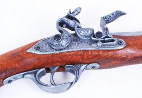 Igényes pisztoly-replika kovás szerkezettel / Nice ornament-pistol 45 cm