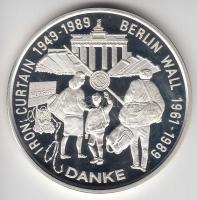 Bognár György (1944-) 1990. "Vasfüggöny és Berlini fal lebontása" Ag (31.1g/0.925) emlékér...