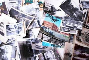 98db régi és modern fénykép és képeslap autókról, motorokról, buszokról, magyar és külföldi anyag ve...