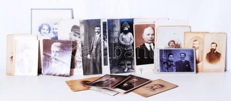 1880-1920 26db fotó az urak ékességéről, vagyis a szakáll- és bajuszviseletről, 15db keményhátú vizitkártyán és 11db fotólapon /  Photos on mustache and beard fashion