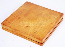 Összecsukhatós nagyítós homorú tükörrel rendelkező nézőke